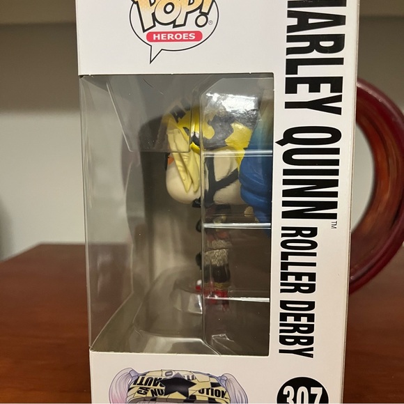 Funko POP! Heroes: Birds of Prey- Harley Quinn (Roller Derby) #307 - Picture 6 of 6